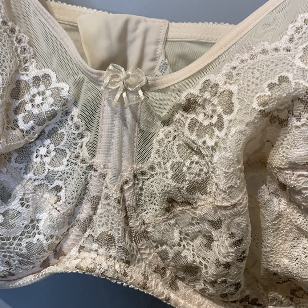 ⭐️ 5 for 20$! ⭐️ WonderBra Cream Lace Bra - Picture 3 of 6